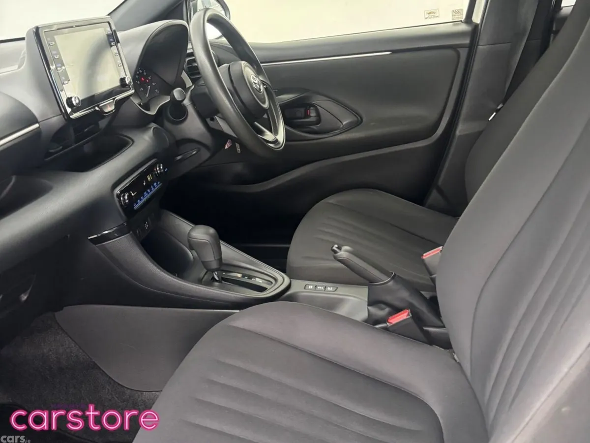 Toyota Yaris Hatchback, Petrol Hybrid, 2021, White