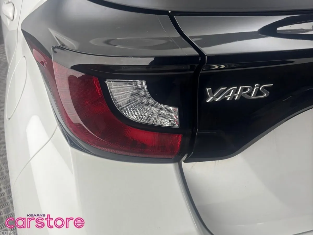 Toyota Yaris Hatchback, Petrol Hybrid, 2021, White
