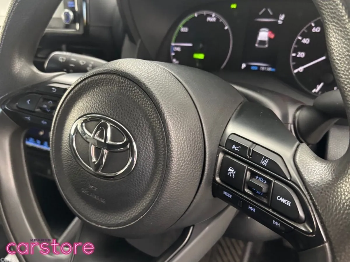 Toyota Yaris Hatchback, Petrol Hybrid, 2021, White