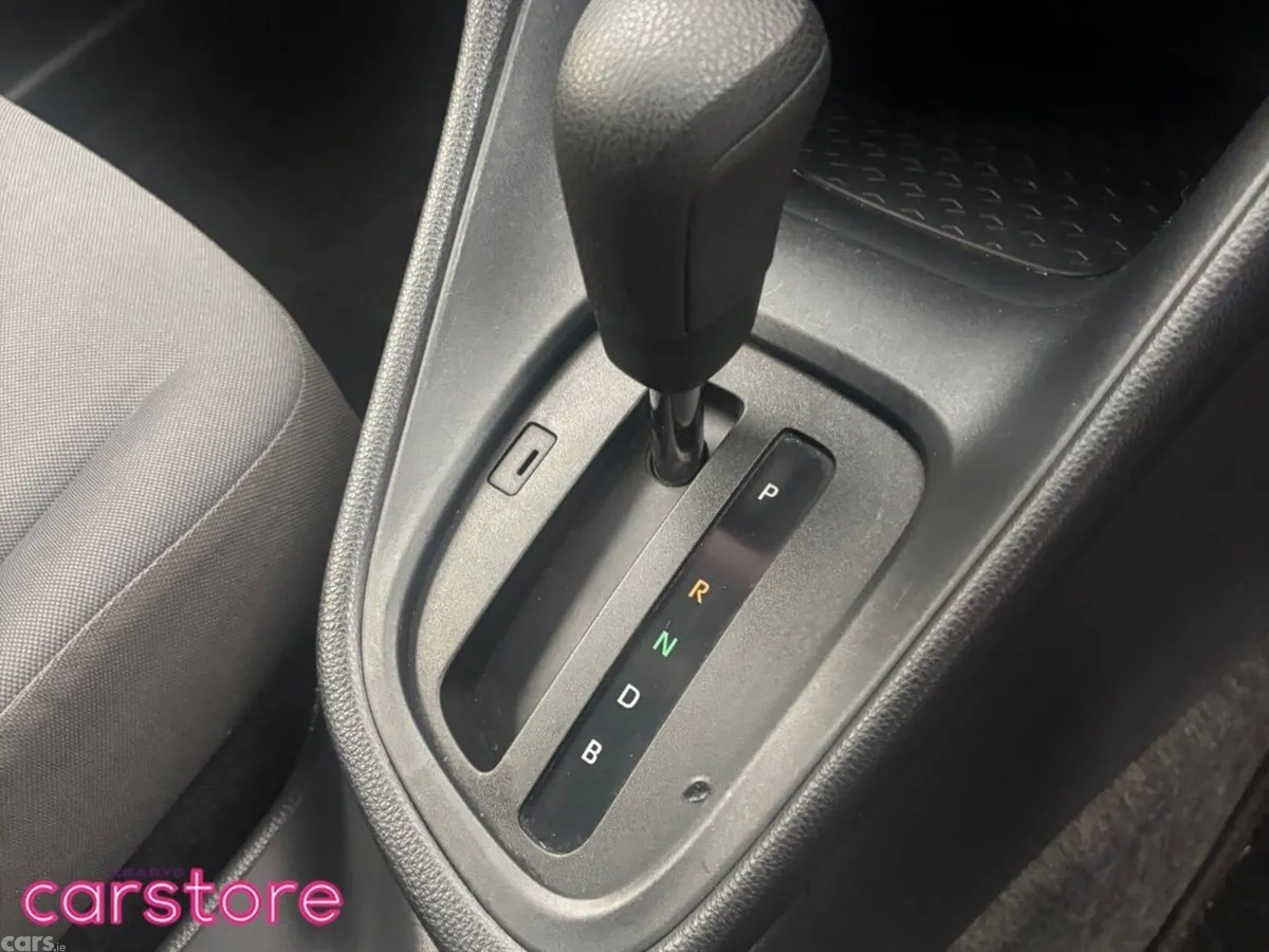 Toyota Yaris Hatchback, Petrol Hybrid, 2021, White