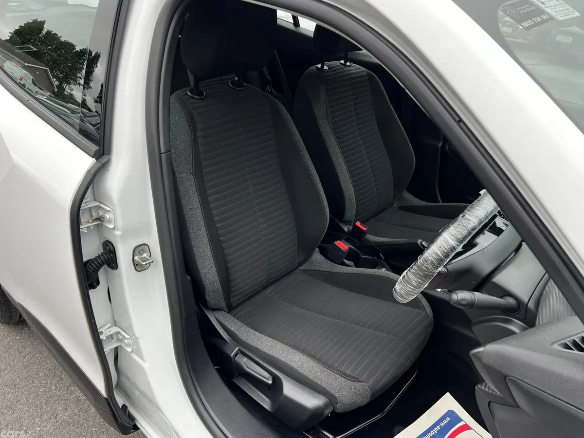 Peugeot 2008 MPV, Diesel, 2022, White