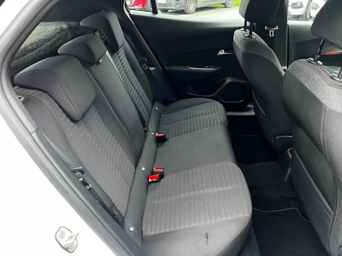 Peugeot 2008 MPV, Diesel, 2022, White