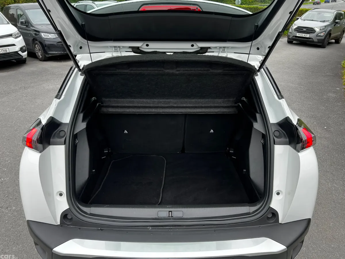 Peugeot 2008 MPV, Diesel, 2022, White