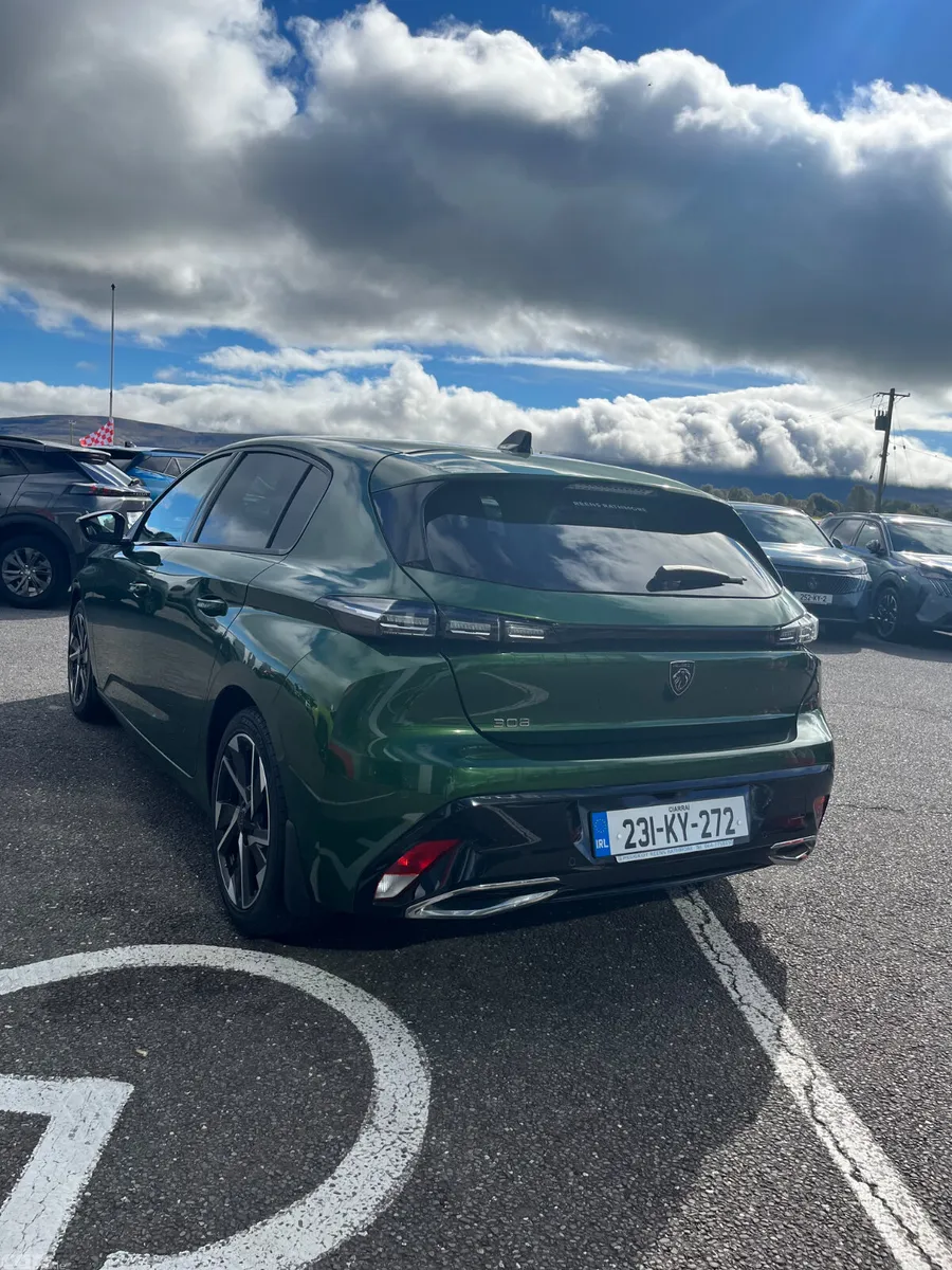 Peugeot 308 Hatchback, Diesel, 2023, Green