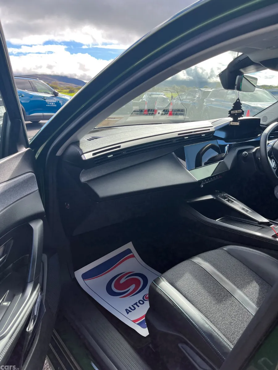 Peugeot 308 Hatchback, Diesel, 2023, Green