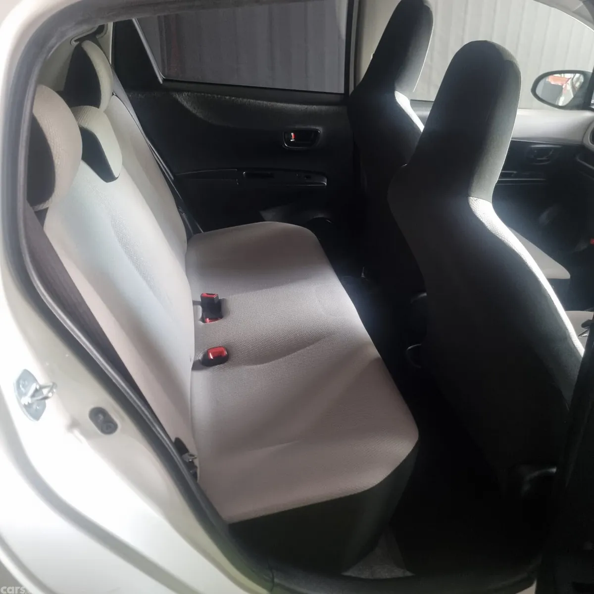 Toyota Vitz Hatchback, Petrol, 2014, Silver