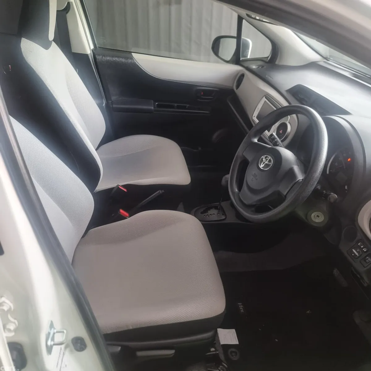 Toyota Vitz Hatchback, Petrol, 2014, Silver