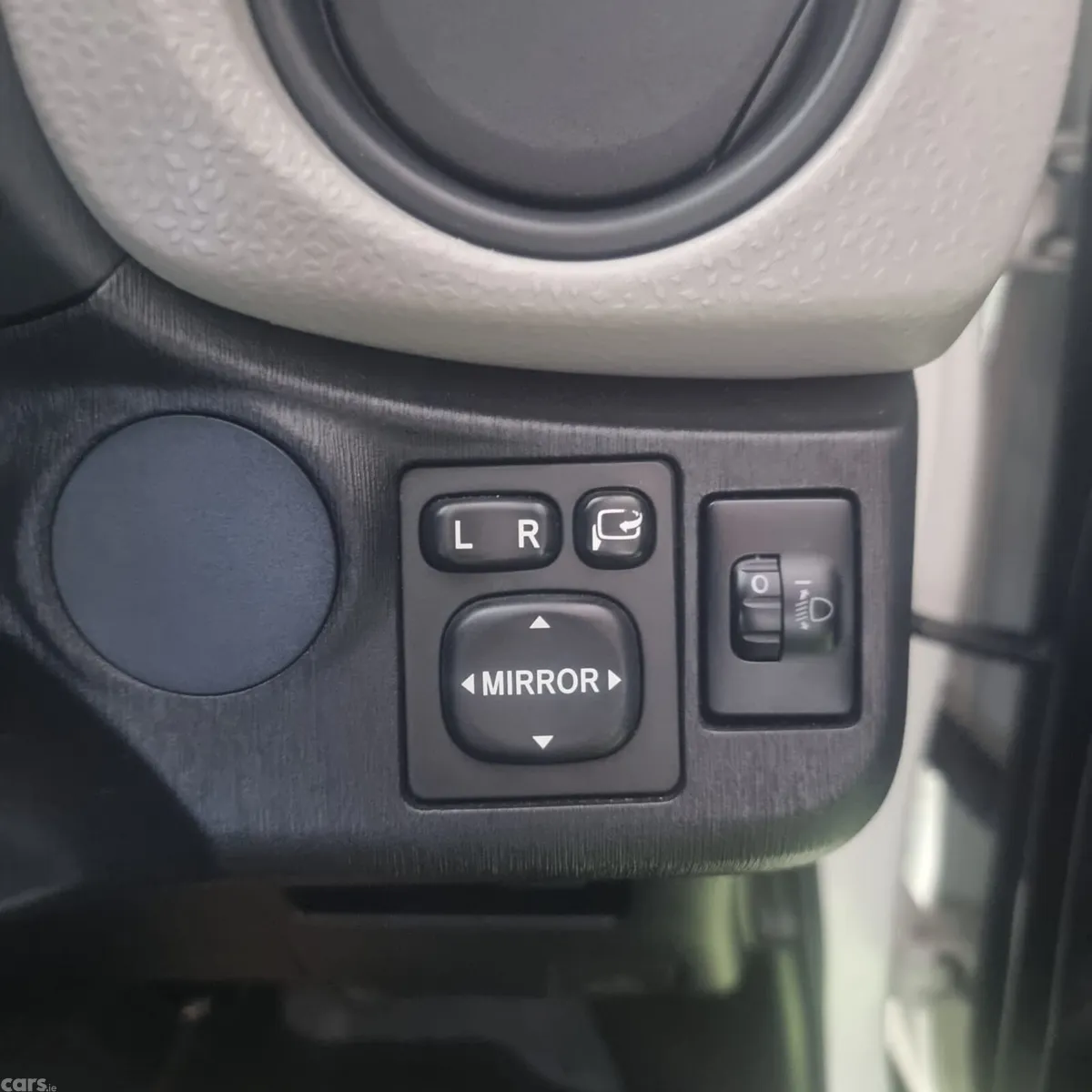 Toyota Vitz Hatchback, Petrol, 2014, Silver