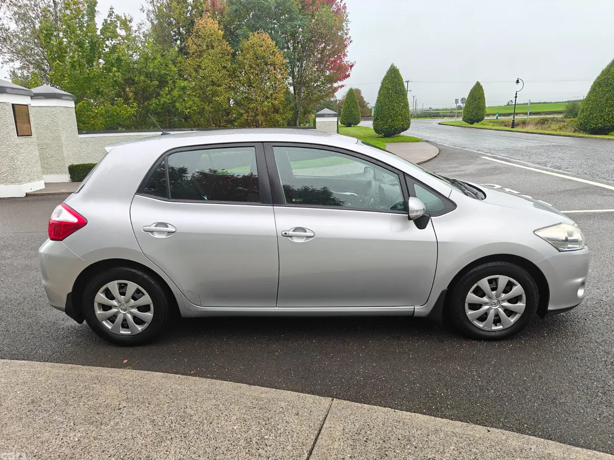 Toyota Auris Hatchback, Diesel, 2011, Silver
