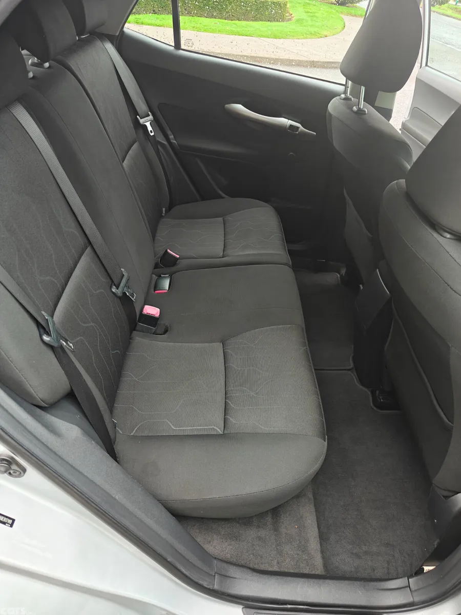 Toyota Auris Hatchback, Diesel, 2011, Silver