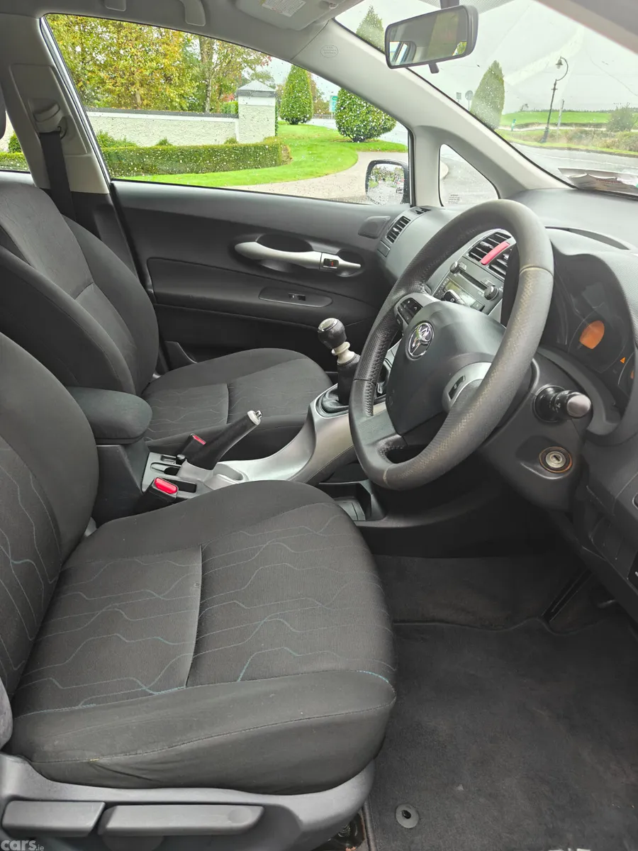 Toyota Auris Hatchback, Diesel, 2011, Silver