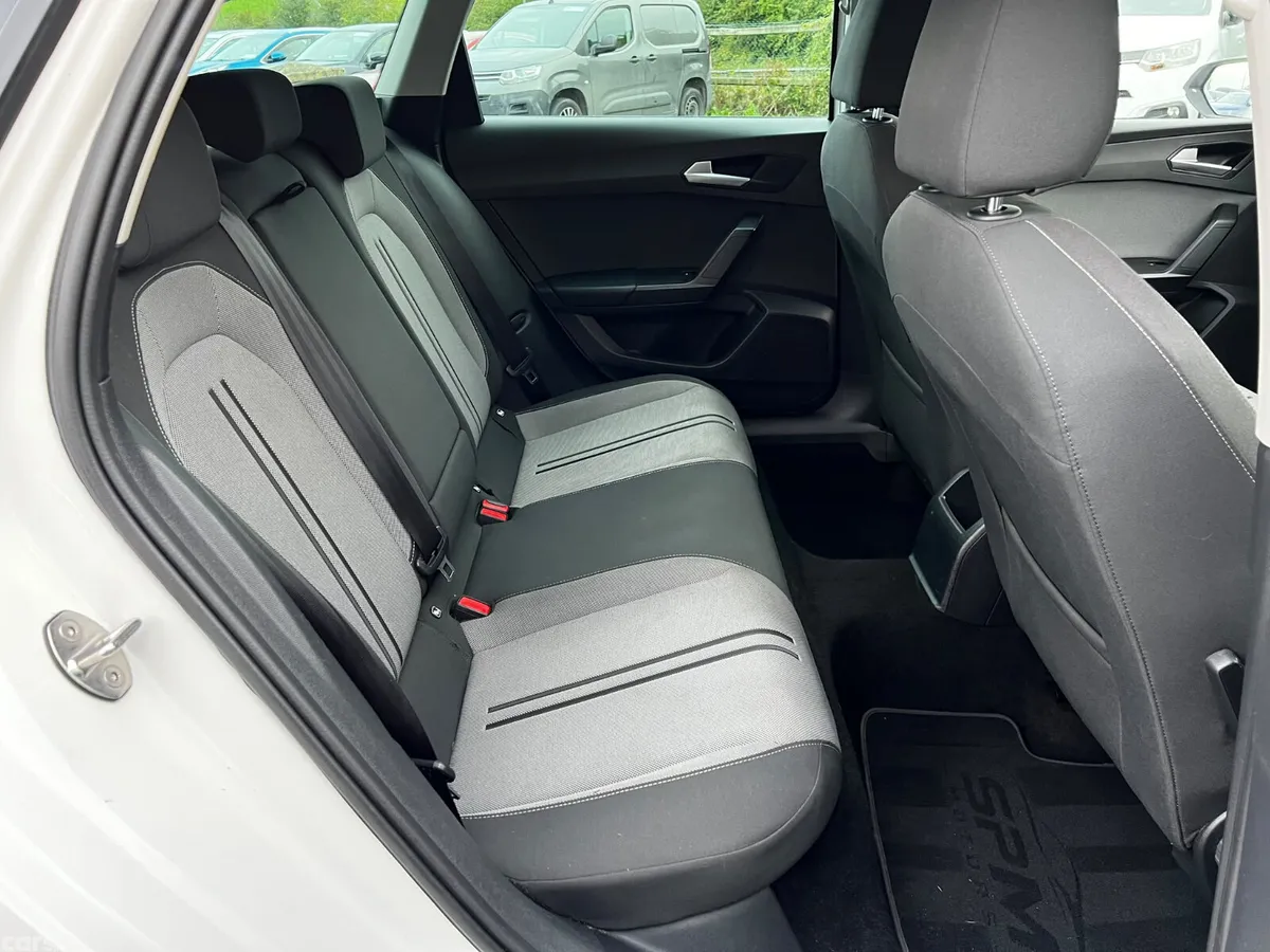 SEAT Leon Estate, Diesel, 2022, White