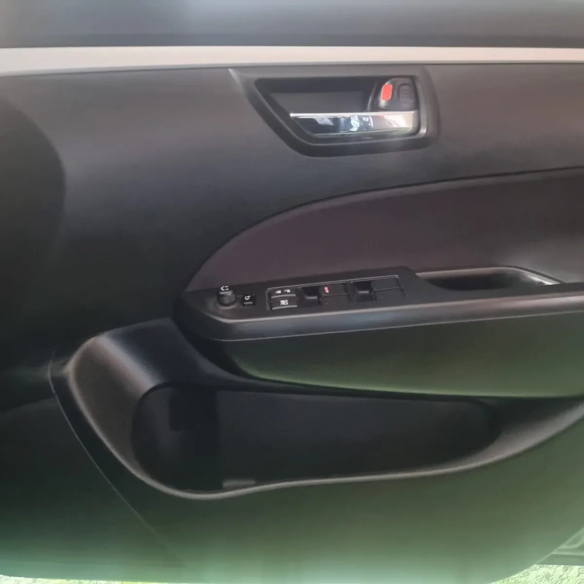 Suzuki Swift Hatchback, Petrol, 2012, Black