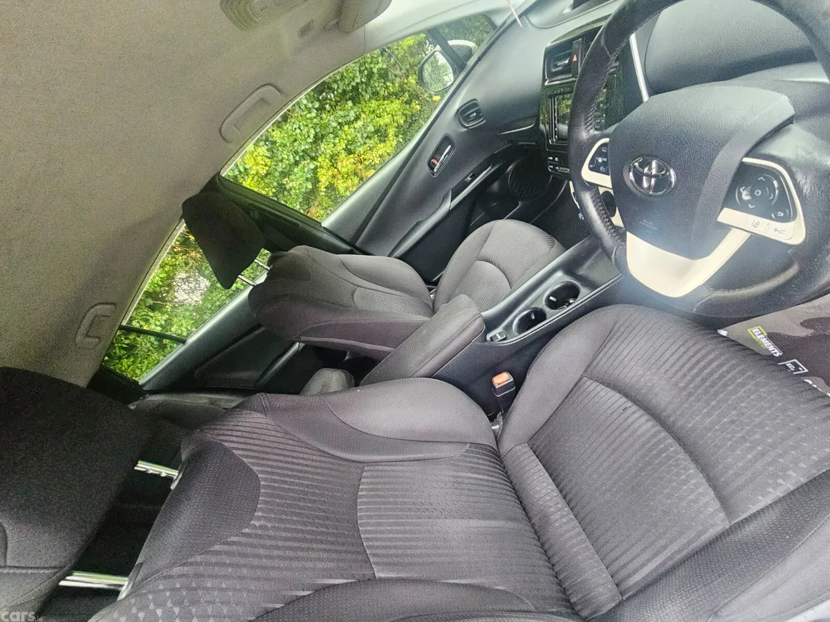 Toyota Prius Hatchback, Petrol Hybrid, 2017, Silver