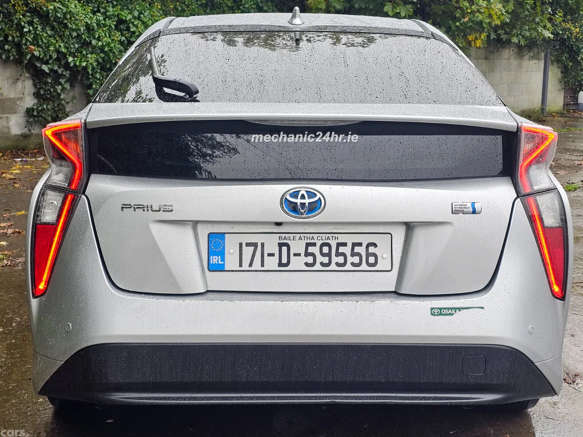 Toyota Prius Hatchback, Petrol Hybrid, 2017, Silver