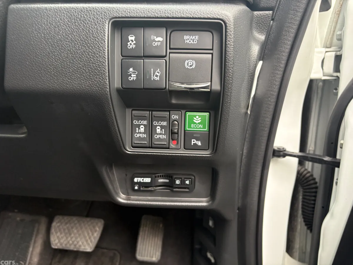Honda Odyssey MPV, Petrol Hybrid, 2019, White