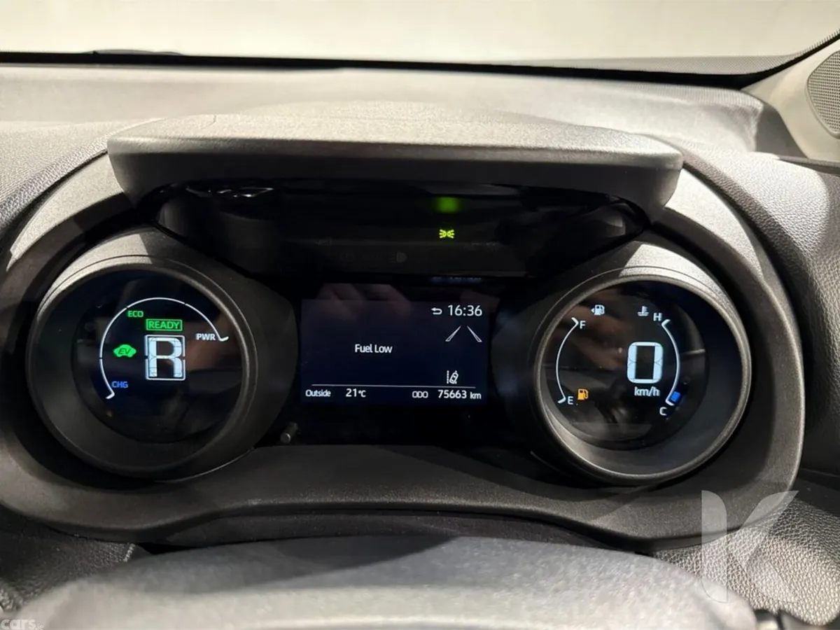 Toyota Yaris Cross SUV, Petrol Hybrid, 2023, Beige