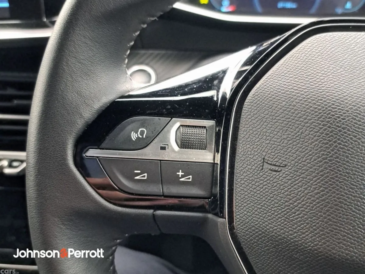 Peugeot 2008 MPV, Petrol, 2023, Grey
