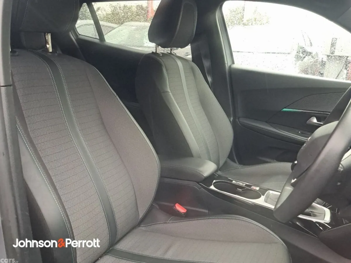 Peugeot 2008 MPV, Petrol, 2023, Grey