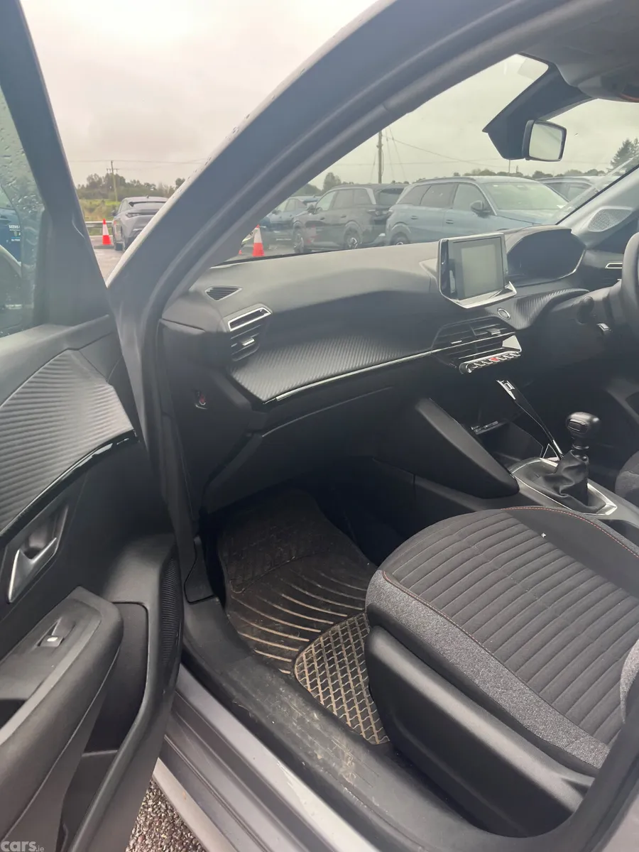Peugeot 208 Hatchback, Diesel, 2022, Grey