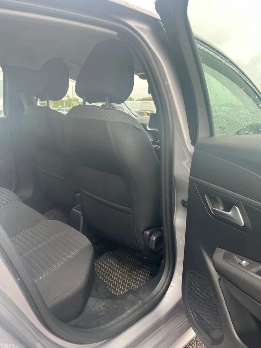 Peugeot 208 Hatchback, Diesel, 2022, Grey