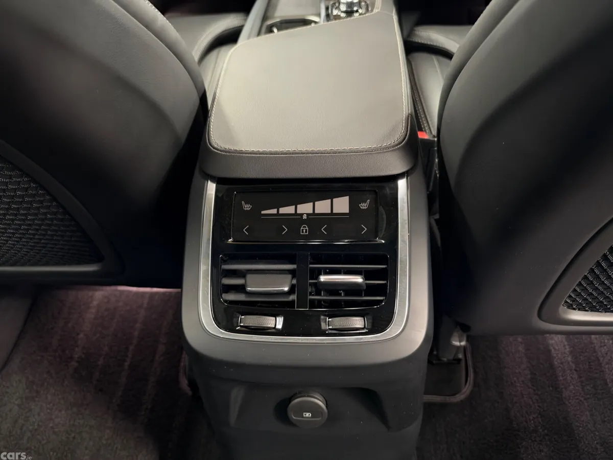 Volvo XC90 SUV, Petrol Hybrid, 2024, Grey
