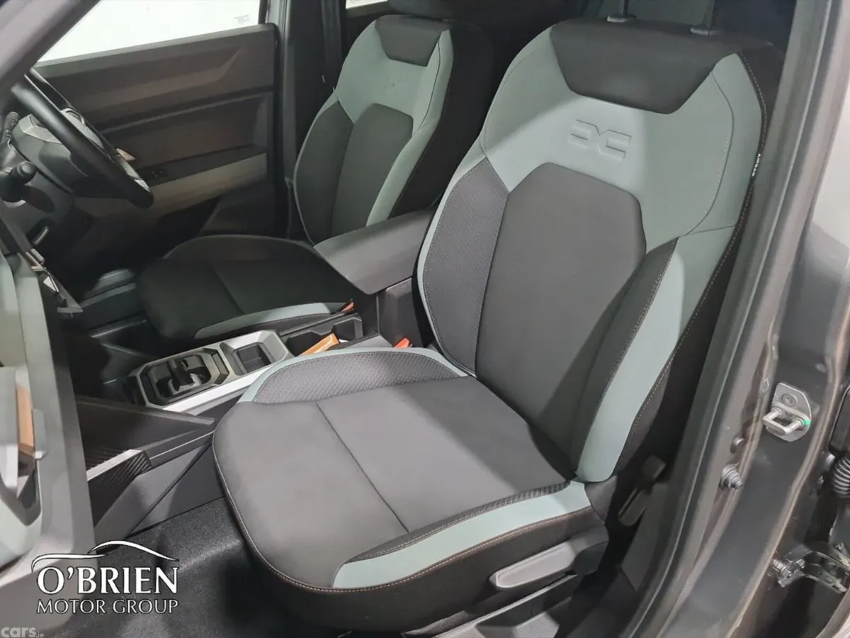 Dacia Duster SUV, Petrol Hybrid, 2026, Grey