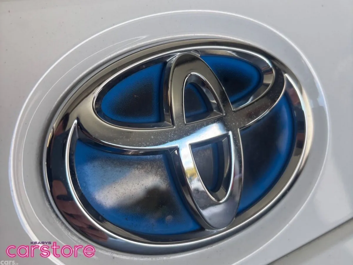 Toyota Aqua Hatchback, Petrol Hybrid, 2021, White