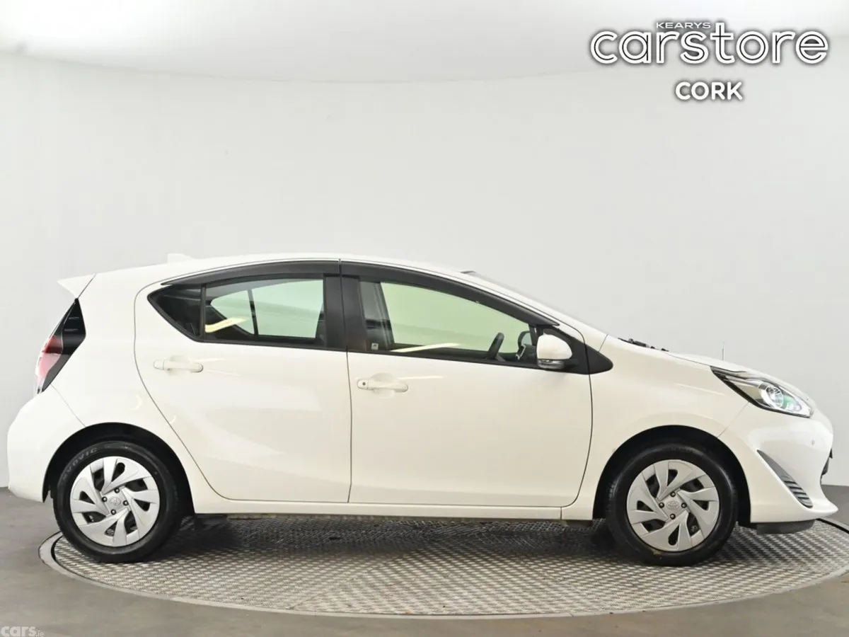Toyota Aqua Hatchback, Petrol Hybrid, 2021, White