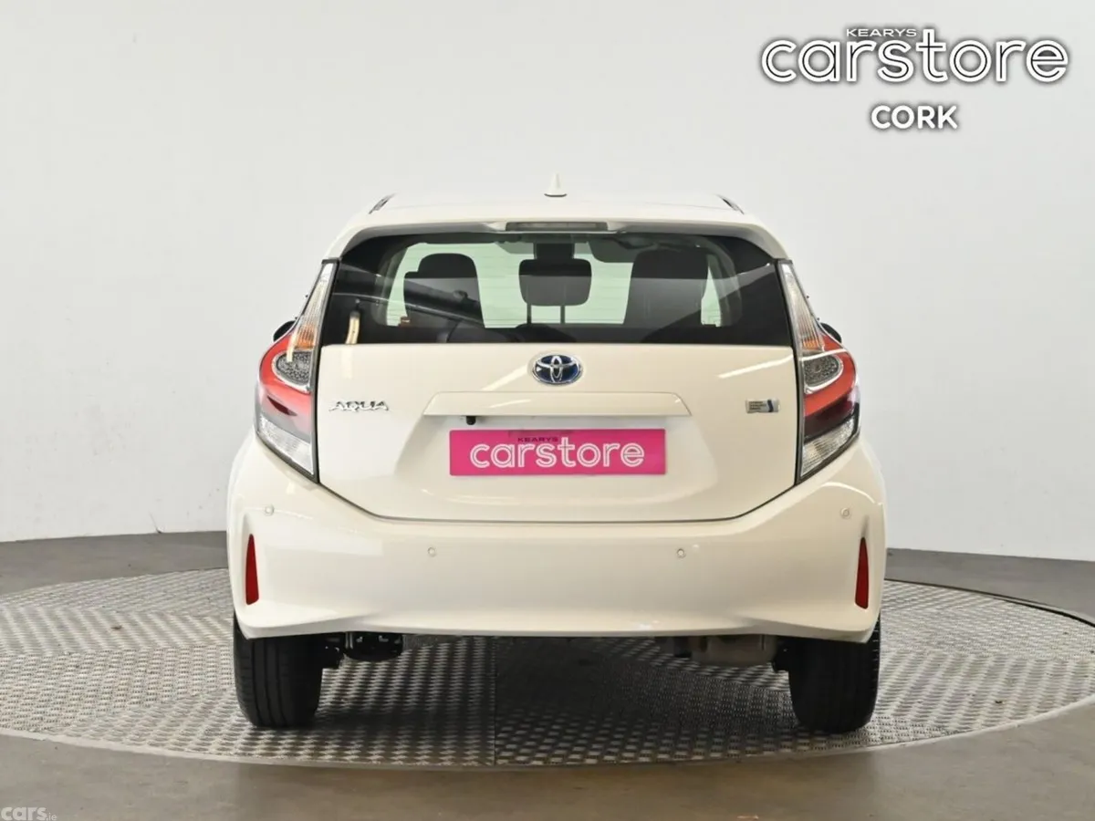 Toyota Aqua Hatchback, Petrol Hybrid, 2021, White