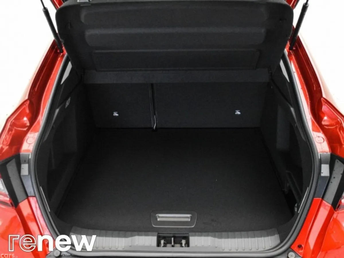 Renault Arkana Hatchback, Petrol, 2022, Red