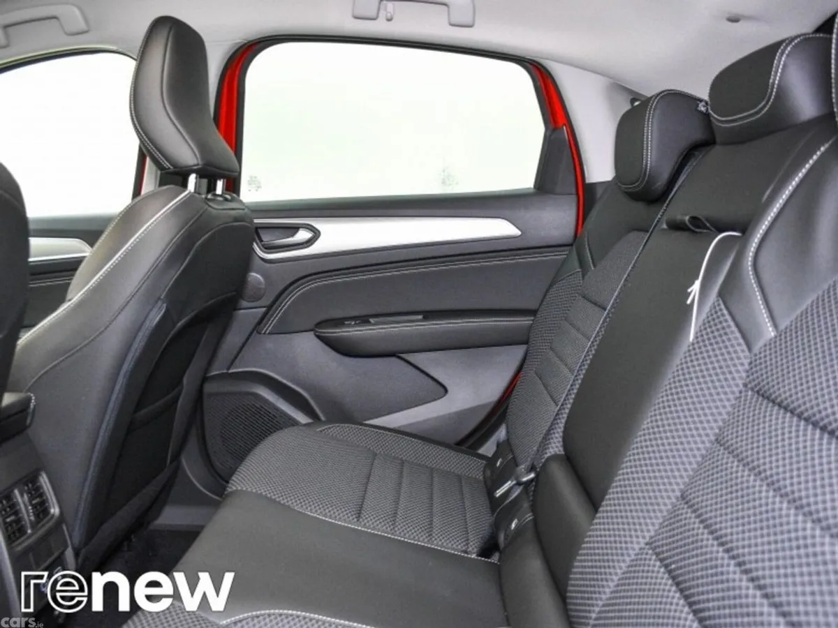 Renault Arkana Hatchback, Petrol, 2022, Red