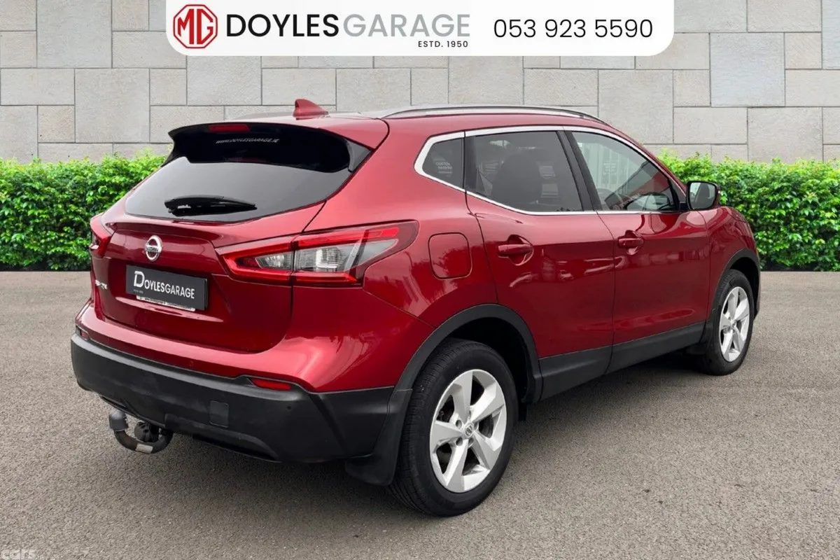Nissan Qashqai SUV, Petrol, 2019, Red