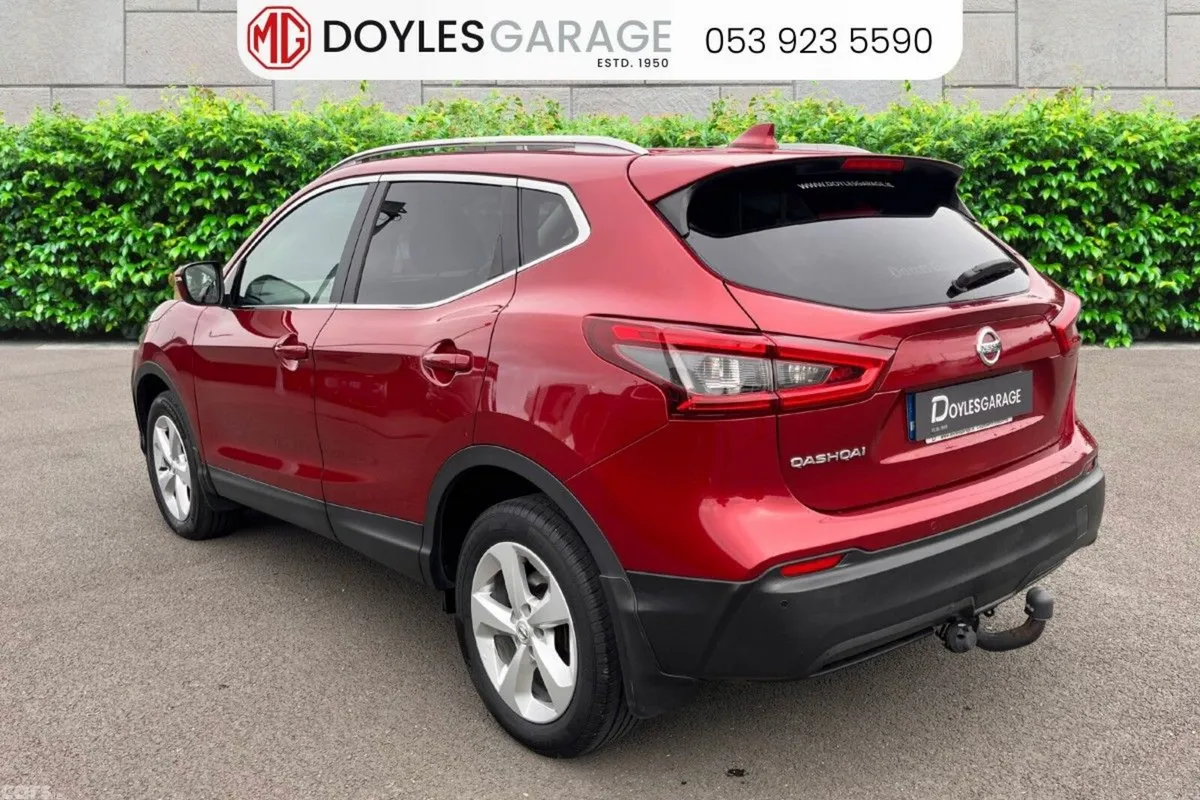 Nissan Qashqai SUV, Petrol, 2019, Red