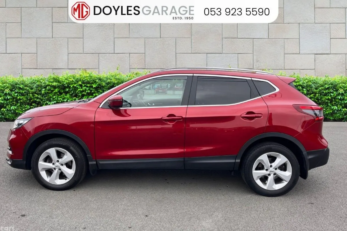 Nissan Qashqai SUV, Petrol, 2019, Red