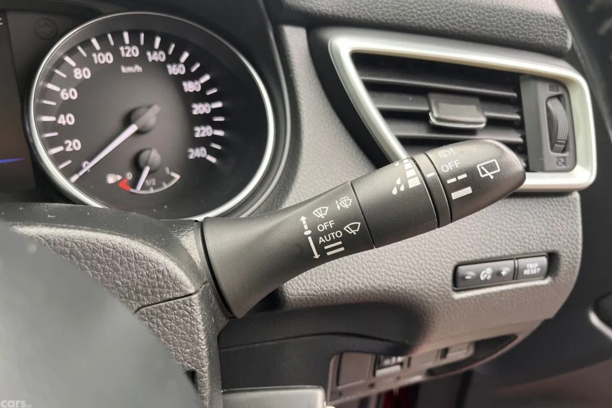 Nissan Qashqai SUV, Petrol, 2019, Red