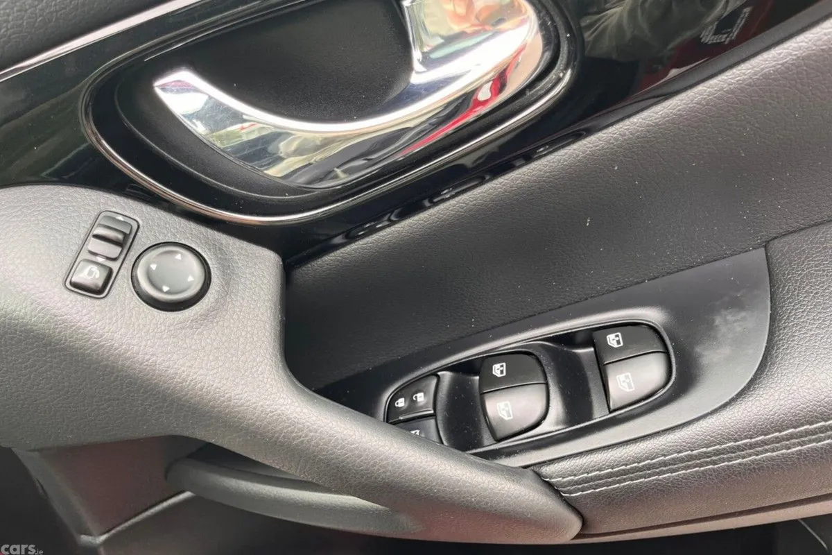 Nissan Qashqai SUV, Petrol, 2019, Red
