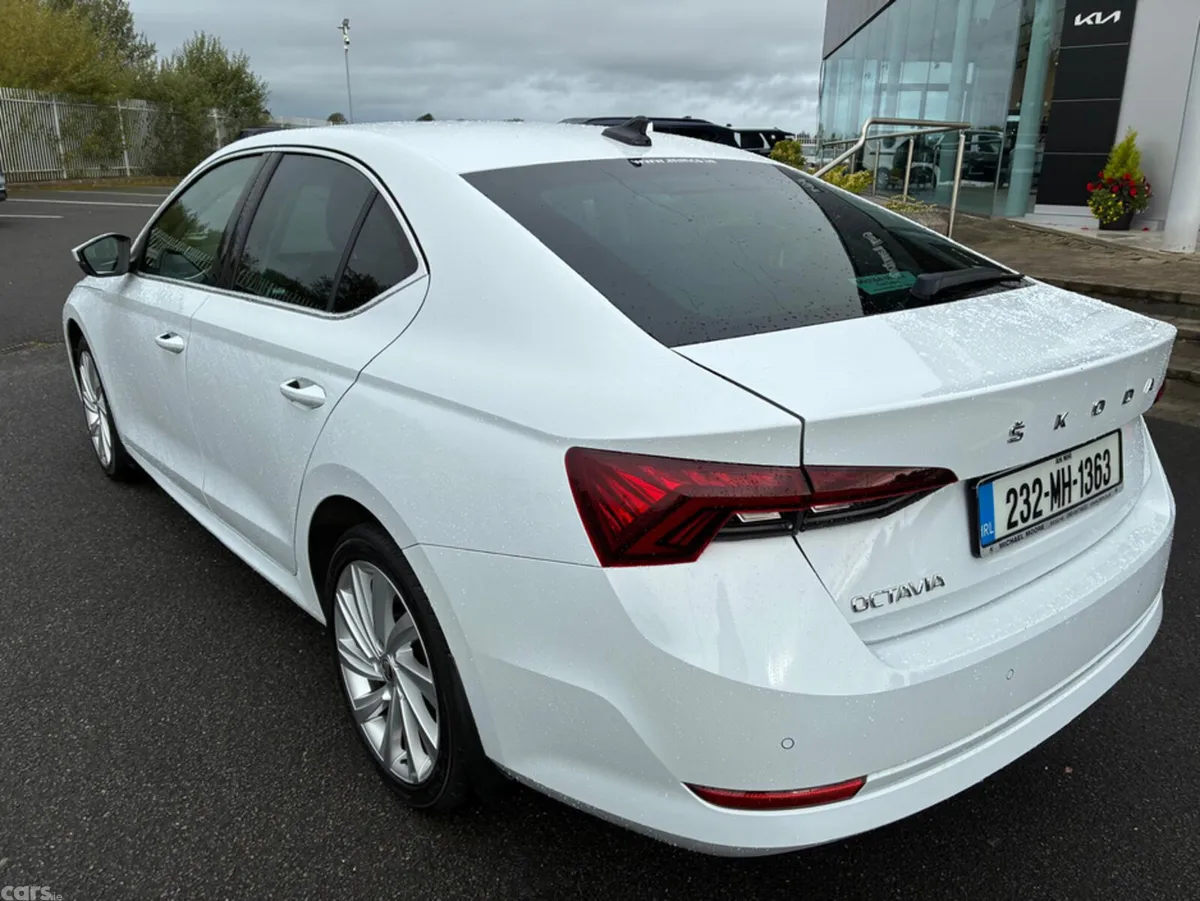 Skoda Octavia Hatchback, Diesel, 2023, White