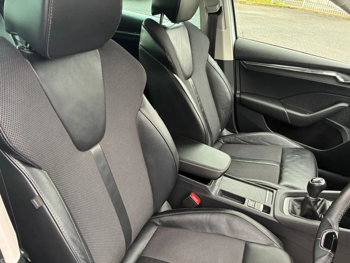 Skoda Octavia Hatchback, Diesel, 2023, White
