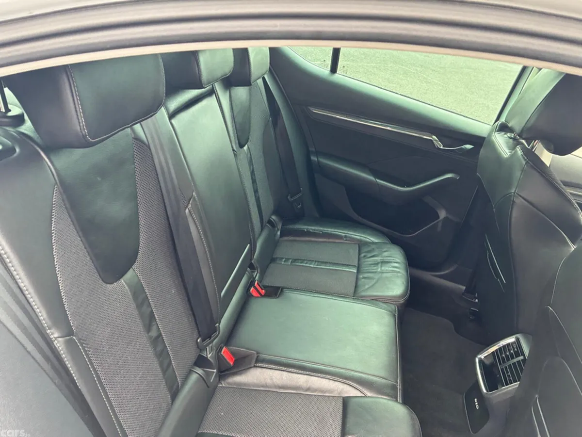 Skoda Octavia Hatchback, Diesel, 2023, White