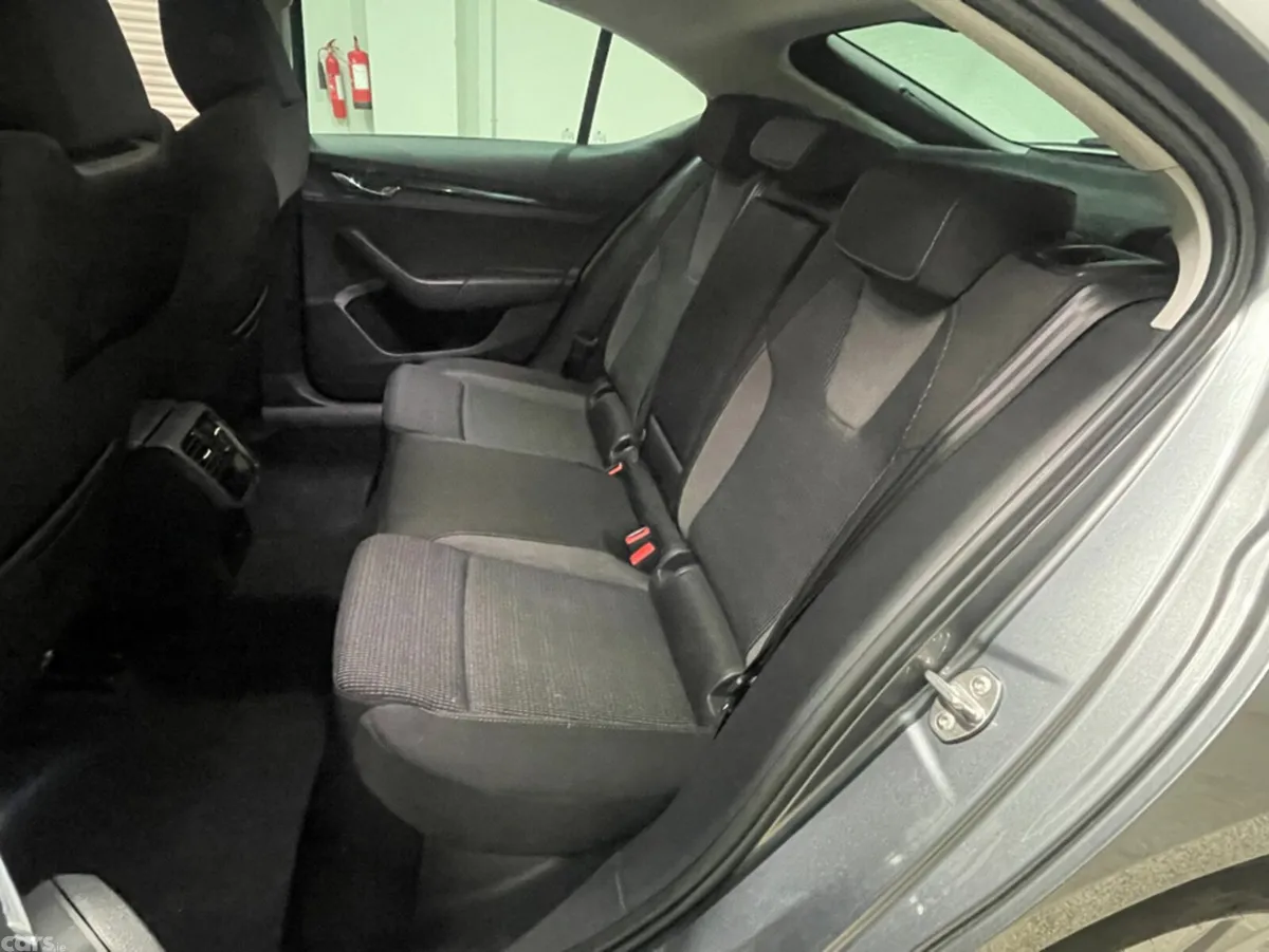 Skoda Octavia Hatchback, Petrol Hybrid, 2024, Grey