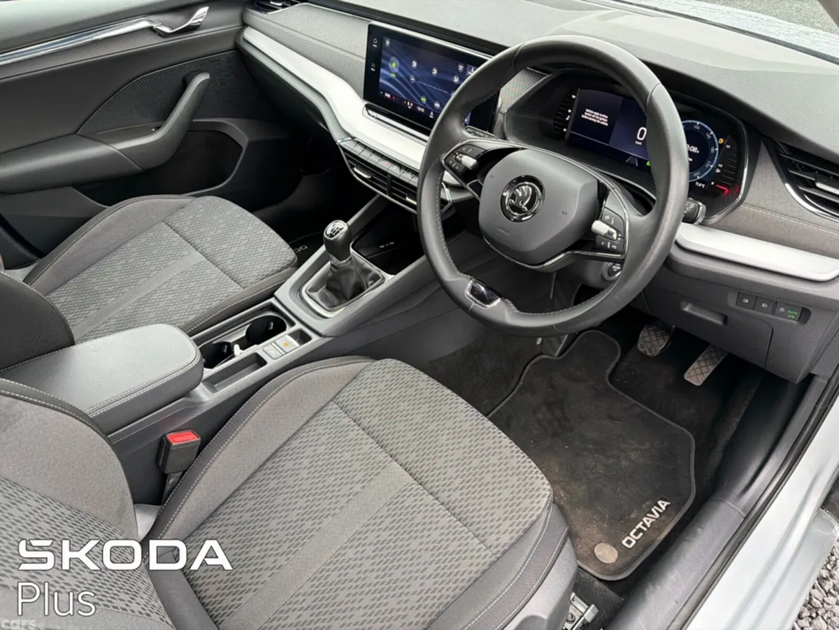 Skoda Octavia Hatchback, Diesel, 2023, Grey