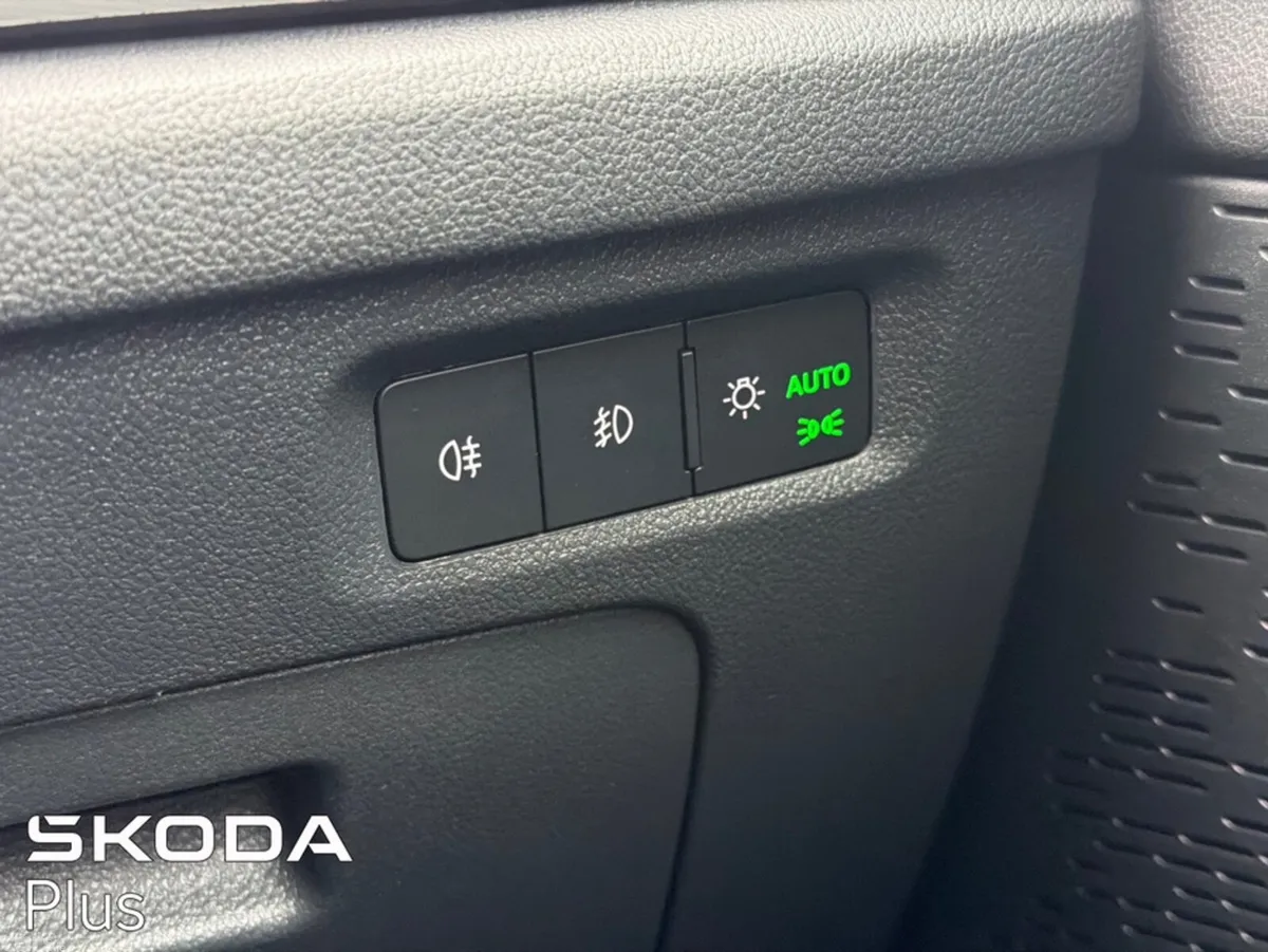 Skoda Octavia Hatchback, Diesel, 2023, Grey