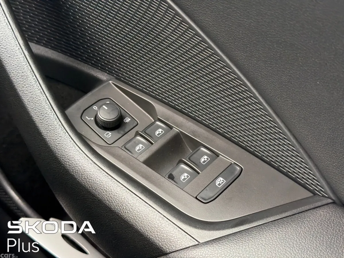 Skoda Octavia Hatchback, Diesel, 2023, Grey
