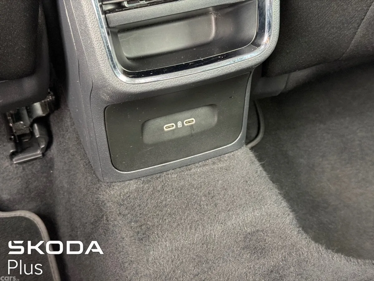 Skoda Octavia Hatchback, Diesel, 2023, Grey