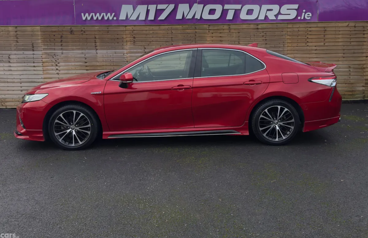 Toyota Camry Saloon, Petrol Hybrid, 2020, Red