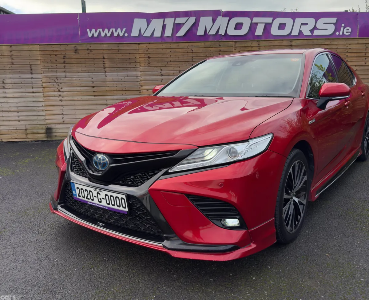 Toyota Camry Saloon, Petrol Hybrid, 2020, Red