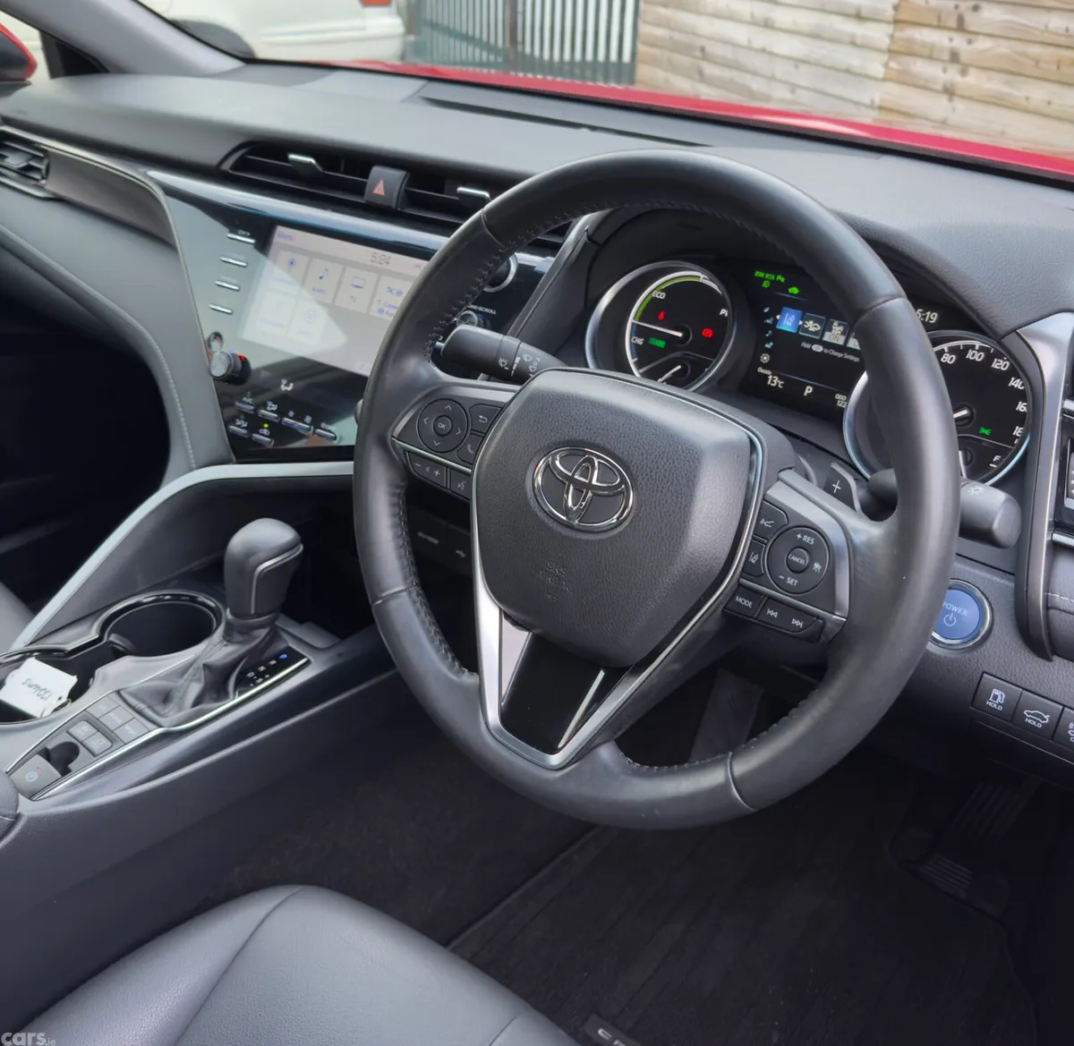 Toyota Camry Saloon, Petrol Hybrid, 2020, Red