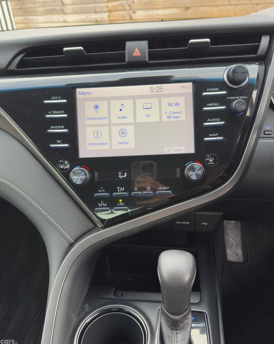 Toyota Camry Saloon, Petrol Hybrid, 2020, Red