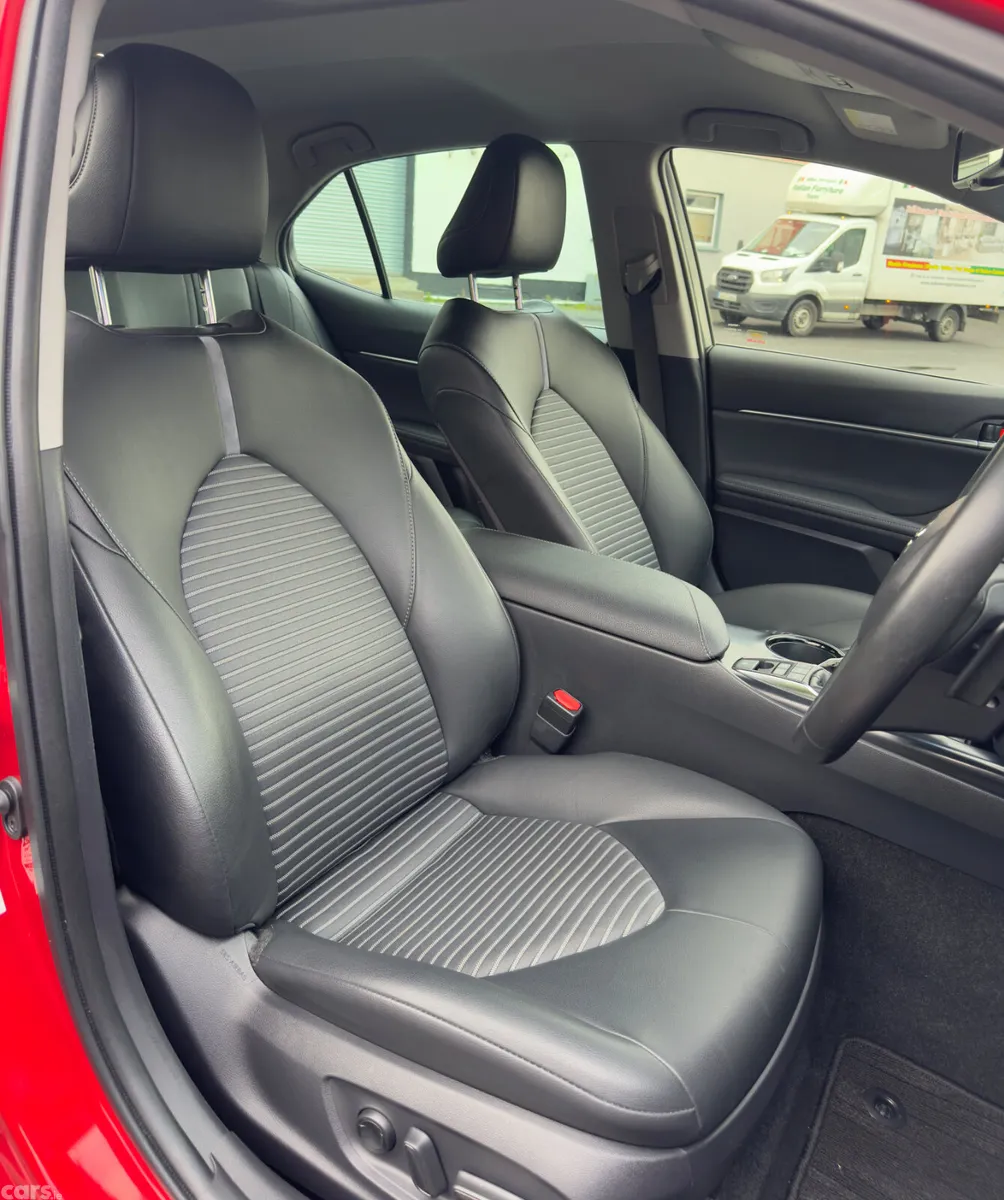 Toyota Camry Saloon, Petrol Hybrid, 2020, Red
